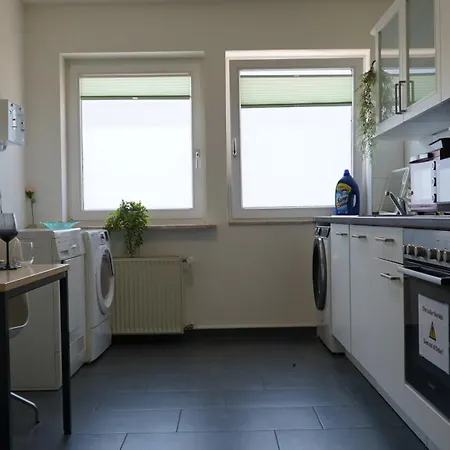 Hostel Mk - Free Wifi & Parking - 24h Check-in *