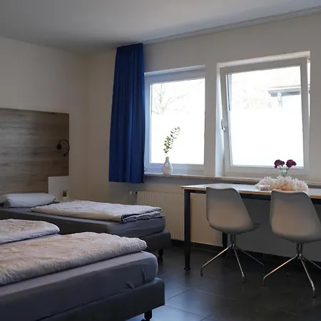 Hostel Mk - Free Wifi & Parking - 24h Check-in Oyten