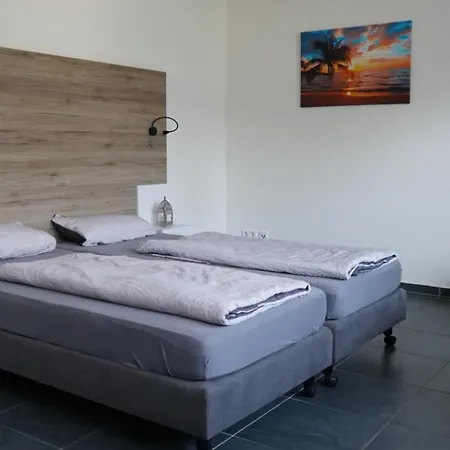 Hostel Mk - Free Wifi & Parking - 24h Check-in