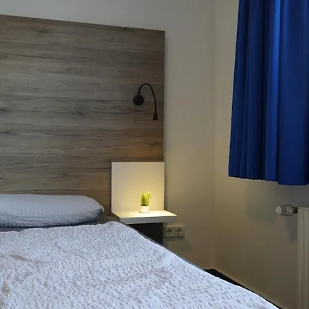 Hostel Mk - Free Wifi & Parking - 24h Check-in