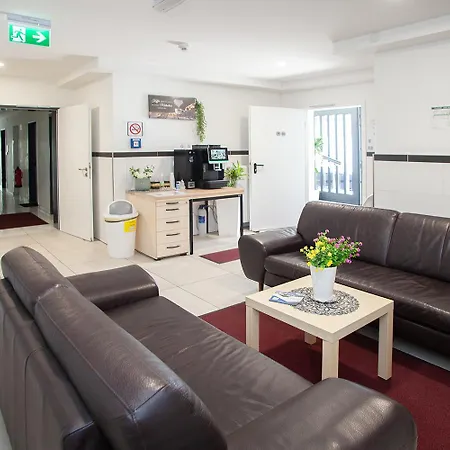 Hostel Mk - Free Wifi & Parking - 24h Check-in Oyten