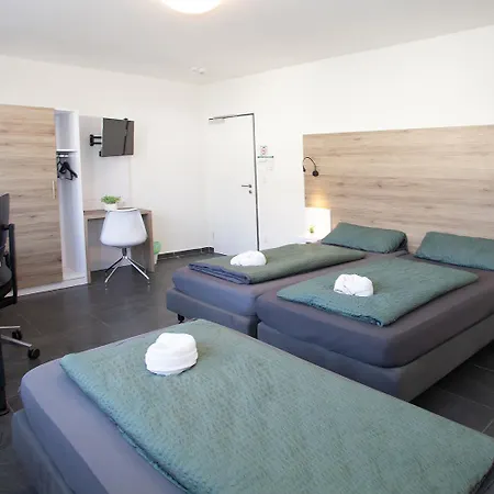Mk - Free Wifi & Parking - 24h Check-in Hostel